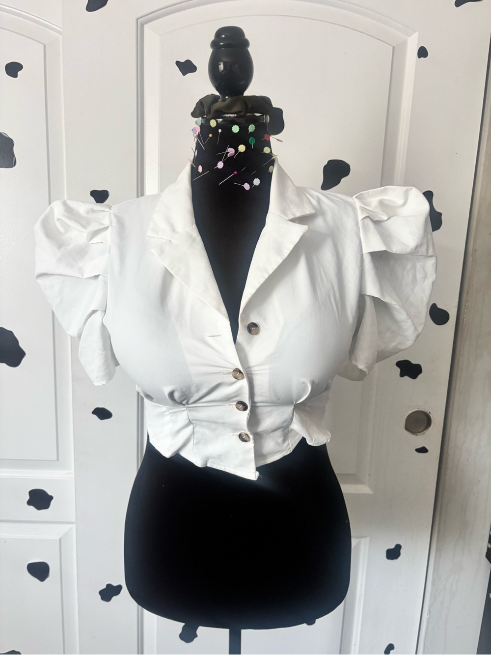 SHEIN White Puff Sleeve Cropped Button Blouse